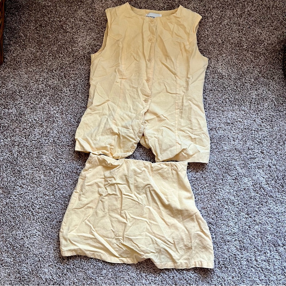 Elegant Sleeveless Yellow Pantsuit